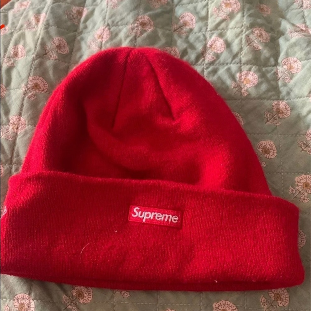 Supreme HQ beanie